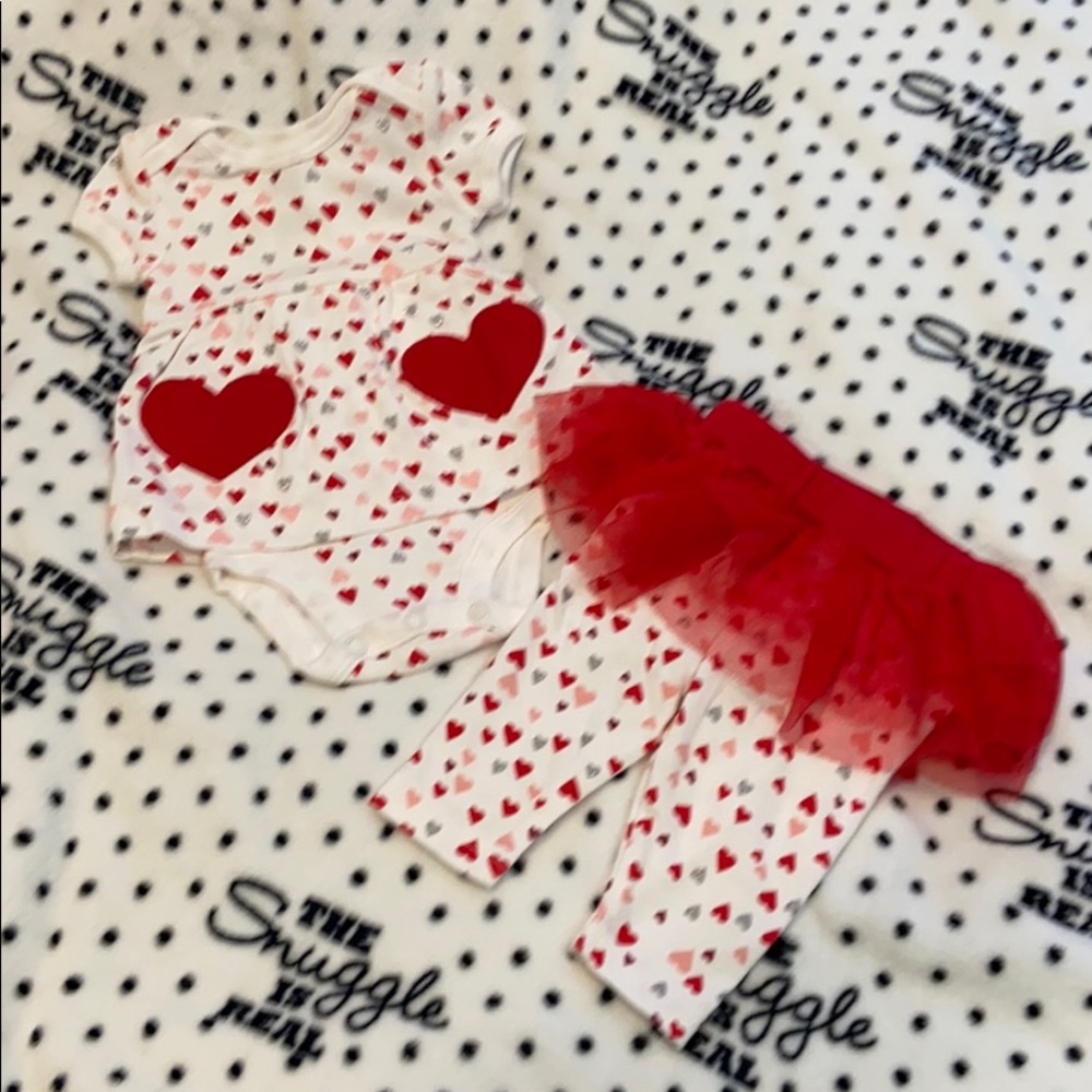 Carters NB valentines matching set.